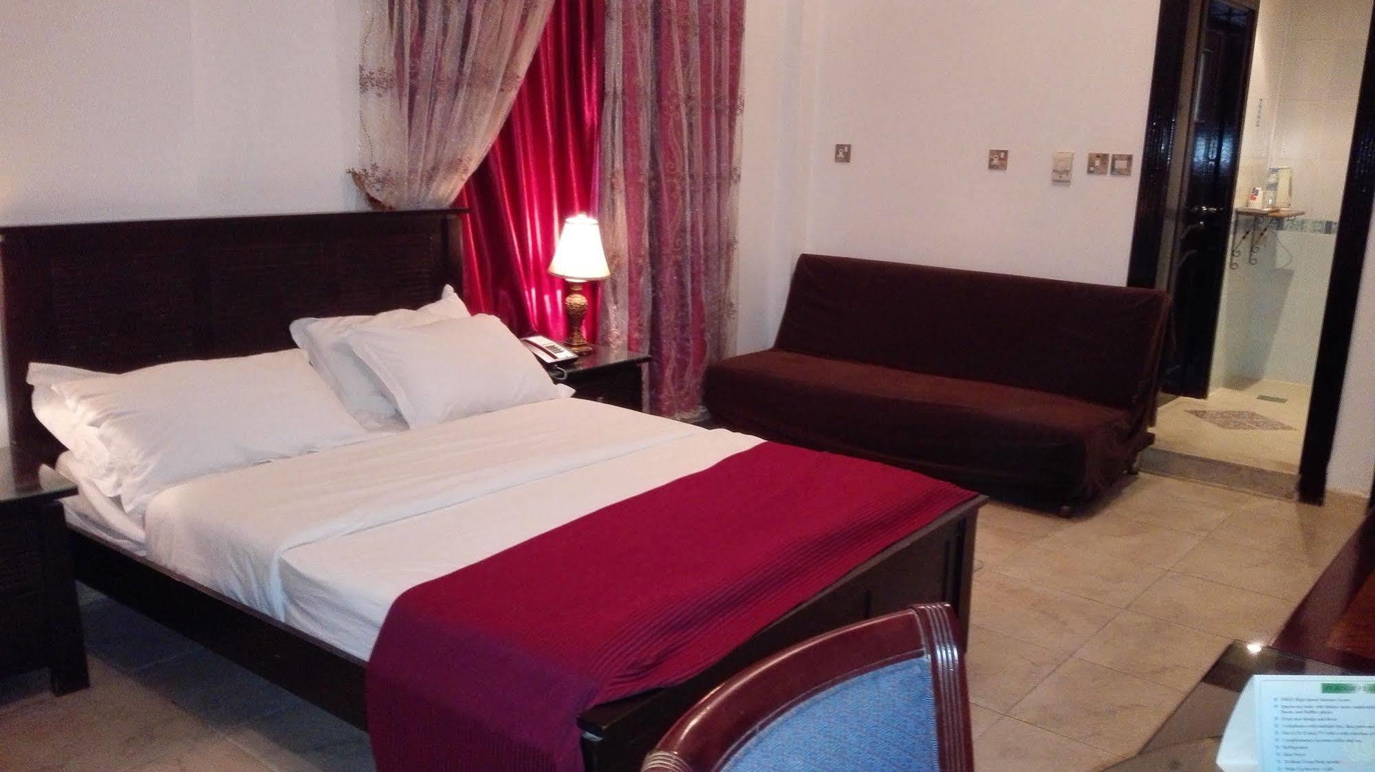 Hotel Gava *